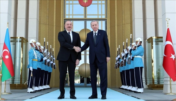 Cumhurbaşkanı Erdoğan, Azerbaycan Cumhurbaşkanı Aliyev ile bir araya geldi