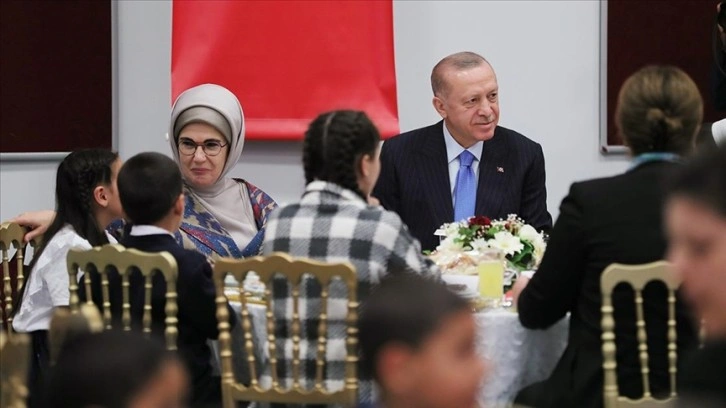 Cumhurbaşkanı Erdoğan, çocuklarla iftar yaptı