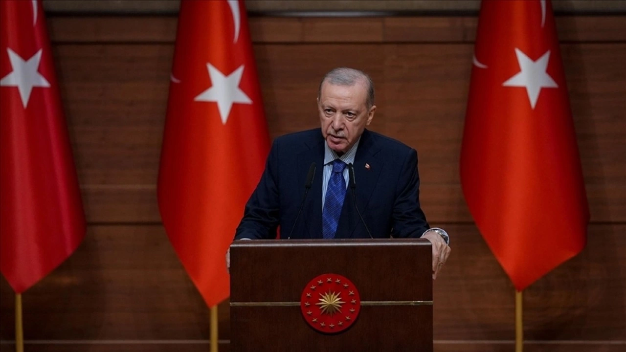 Cumhurbaşkanı Erdoğan'dan, saldırıya uğrayan CHP Genel Başkanı Özel'e geçmiş olsun telefon