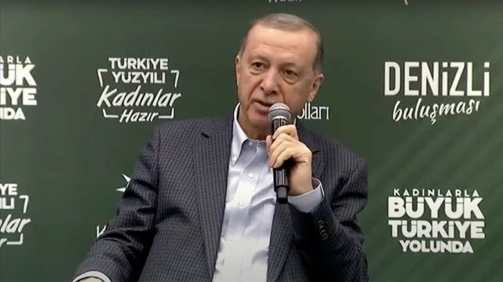 Cumhurbaşkanı Erdoğan, Denizli ziyaretinde kadın işçilerle bir araya geldi