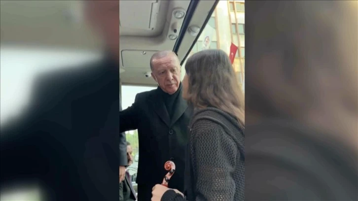 Cumhurbaşkanı Erdoğan, Denizli'de keman çalan öğrenci ile sohbet etti