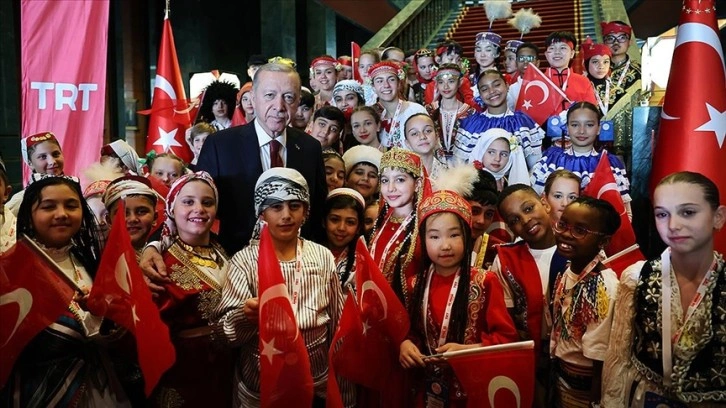 Cumhurbaşkanı Erdoğan: Evlatlarımızın 23 Nisan Milli Egemenlik ve Çocuk Bayramı'nı tebrik ediyo