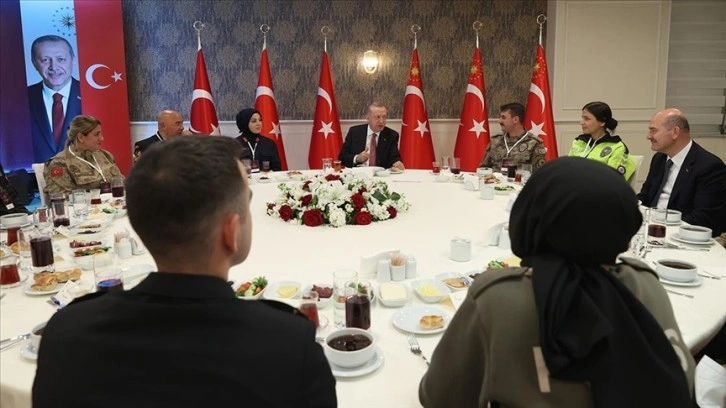 Cumhurbaşkanı Erdoğan güvenlik güçleriyle iftarda bir araya geldi