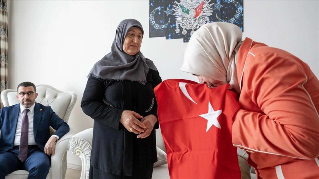 Cumhurbaşkanı Erdoğan'ın "Terörsüz Türkiye" mektubu Kars'ta şehit annesine ulaşt