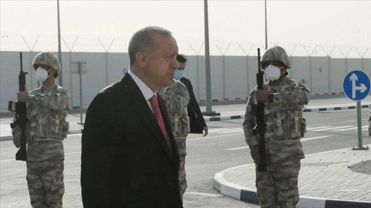 Cumhurbaşkanı Erdoğan Katar-Türk Birleşik Müşterek Kuvvet Komutanlığı’nı ziyaret etti