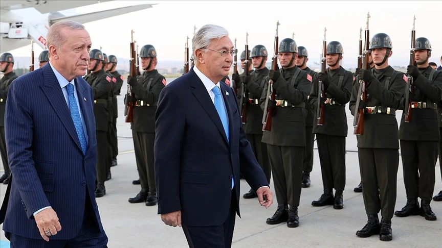 Cumhurbaşkanı Erdoğan, Kazakistan Cumhurbaşkanı Tokayev'i resmi törenle karşıladı