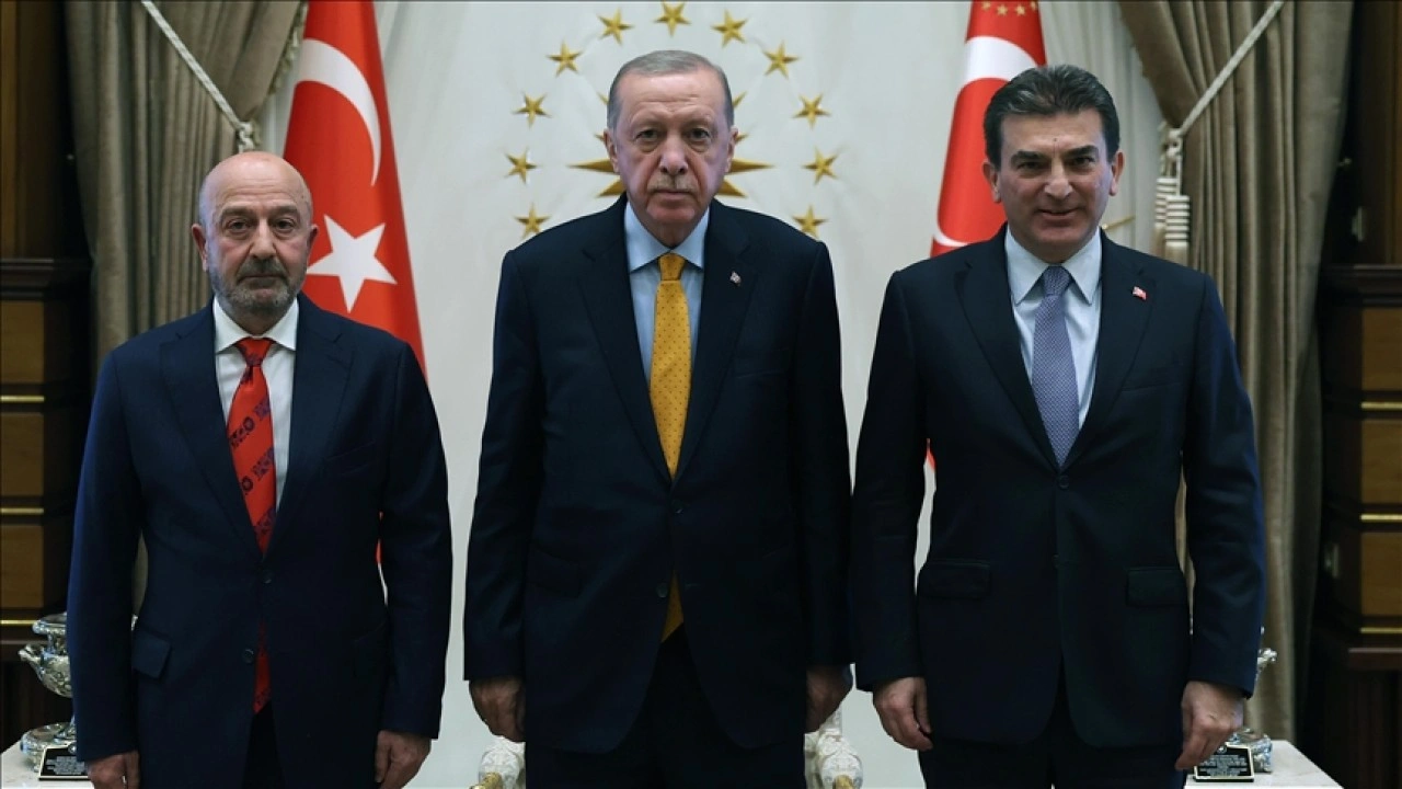 Cumhurbaşkanı Erdoğan, OYAK Yönetim Kurulu Başkanı Aksakallı'yı kabul etti