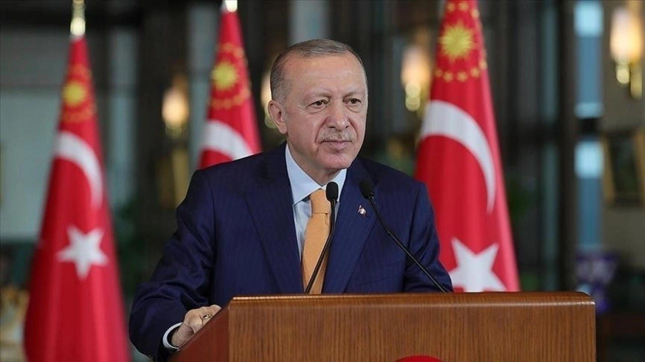 Cumhurbaşkanı Erdoğan, T&uuml;rkiye'nin ve İslam aleminin Regaip Kandili'ni kutladı