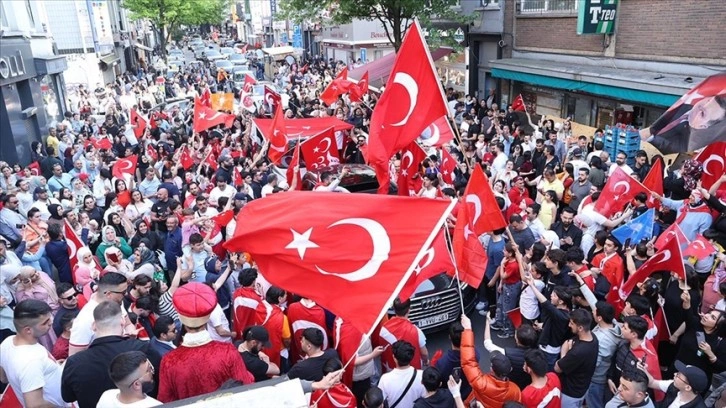Cumhurbaşkanı Erdoğan'ın seçim başarısı yurt dışında sevinç gösterileriyle kutlandı