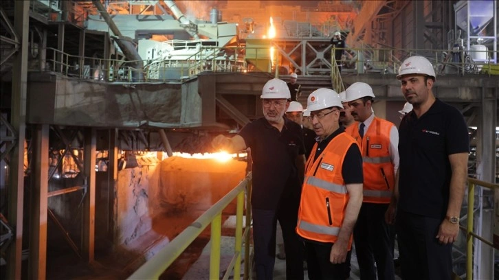 Cumhurbaşkanı Yardımcısı Oktay, Cezayir'de çalışan Türk işçilerle bir araya geldi