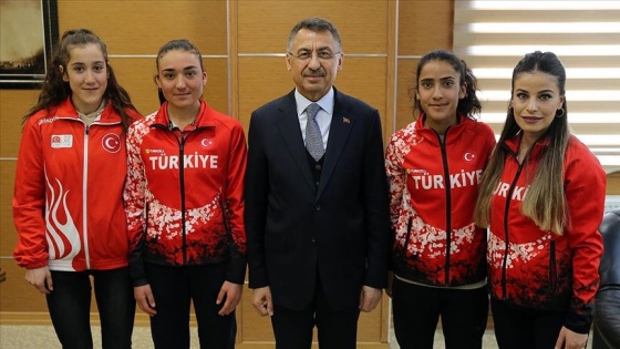 Cumhurbaşkanı Yardımcısı Oktay milli sporcuları kabul etti