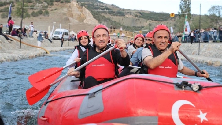 Cumhurbaşkanı Yardımcısı Oktay ve Bakan Kirişci Yozgat'ta rafting yaptı