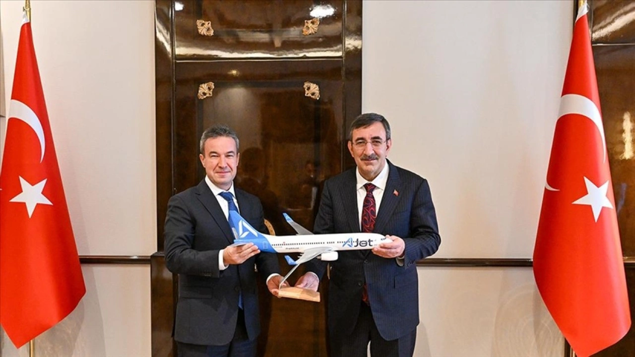 Cumhurbaşkanı Yardımcısı Yılmaz, AJet Genel Müdürü Sarp'ı kabul etti