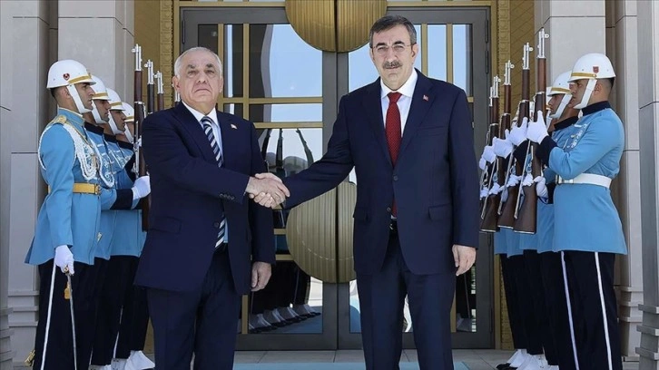 Cumhurbaşkanı Yardımcısı Yılmaz, Azerbaycan Başbakanı Asadov ile bir araya geldi