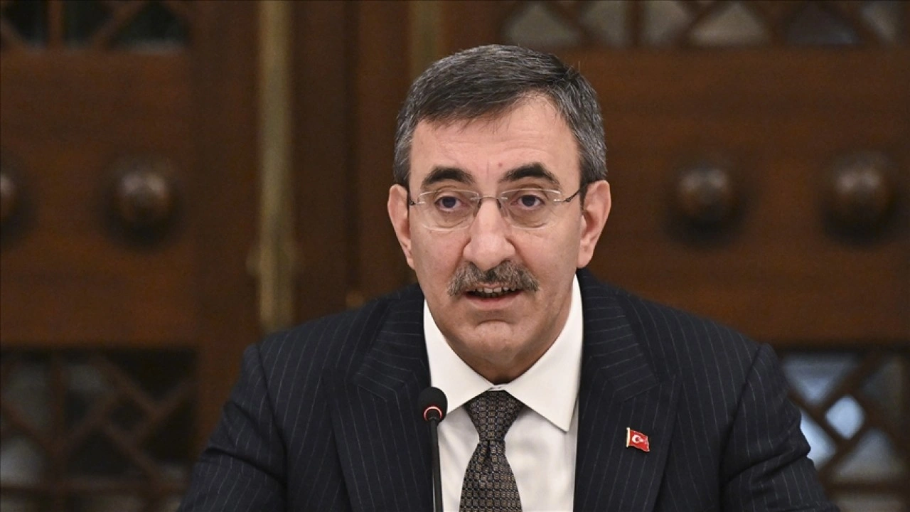 Cumhurbaşkanı Yardımcısı Yılmaz, canlı yayında soruları yanıtladı