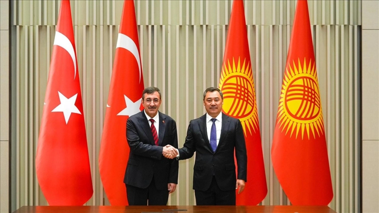 Cumhurbaşkanı Yardımcısı Yılmaz, Kırgızistan Cumhurbaşkanı Caparov tarafından kabul edildi