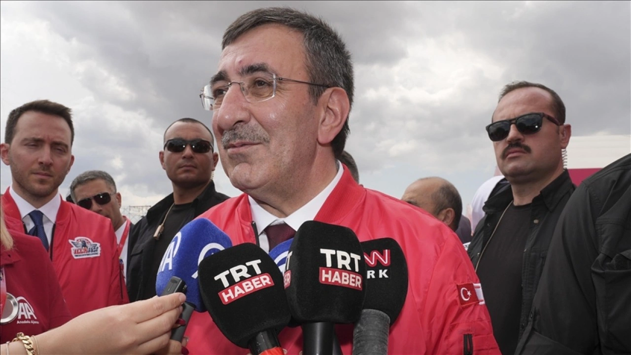Cumhurbaşkanı Yardımcısı Yılmaz, TEKNOFEST KKTC'de AA standını ziyaret etti