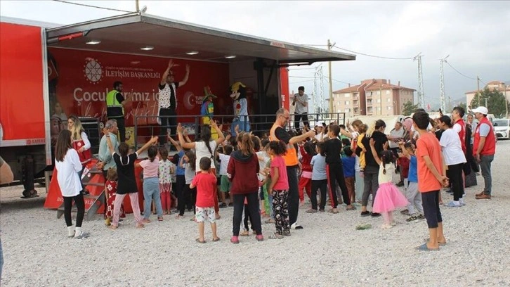 Cumhurbaşkanlığı İletişim Başkanlığı İskenderun'da depremzede çocukları sevindirdi