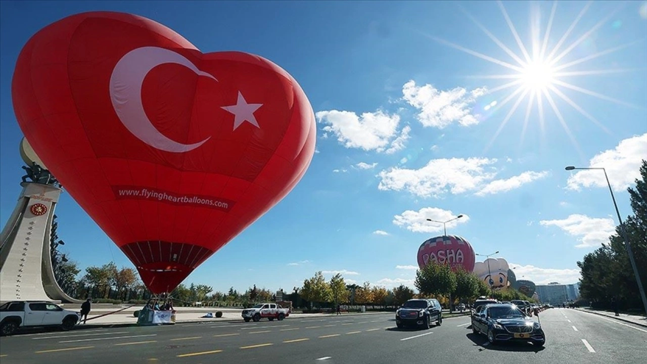 Cumhurbaşkanlığı Külliyesi'nde sıcak hava balonu etkinliği düzenlendi