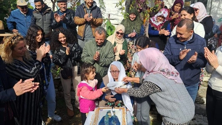 Cumhuriyet'le yaşıt Aydınlı Fatma Çiftçi'ye doğum günü sürprizi