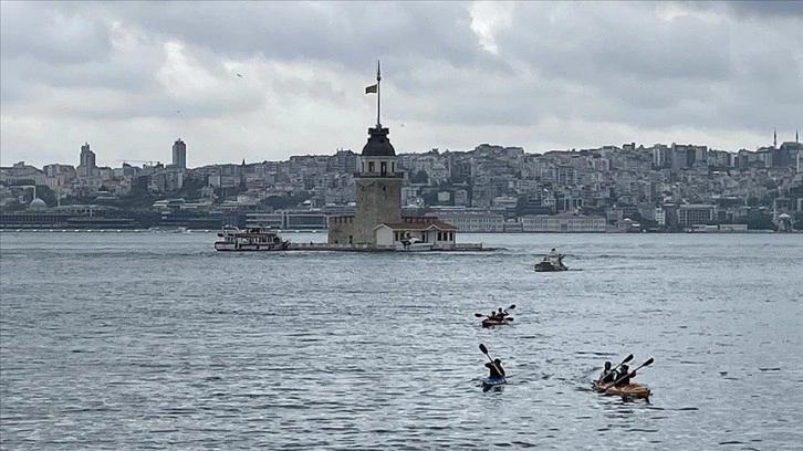 Dalgıçlar Kız Kulesi çevresinde dip temizliği yaptı