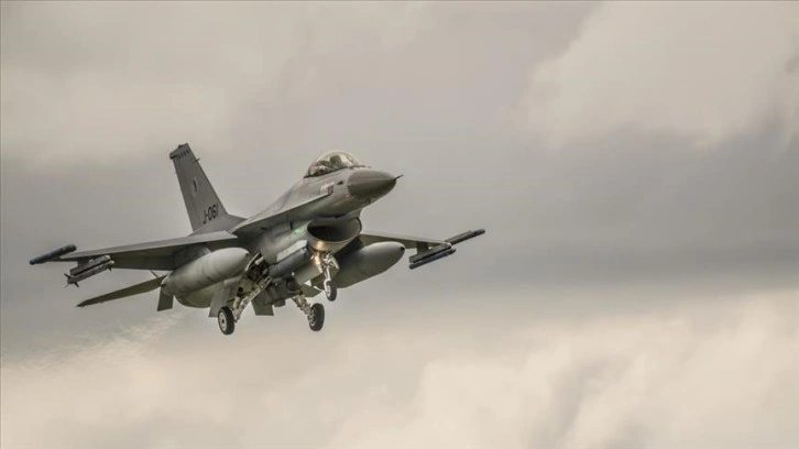 Danimarka, Ukrayna'ya göndereceği F-16 savaş uçaklarının teslimatının ertelendiğini açıkladı