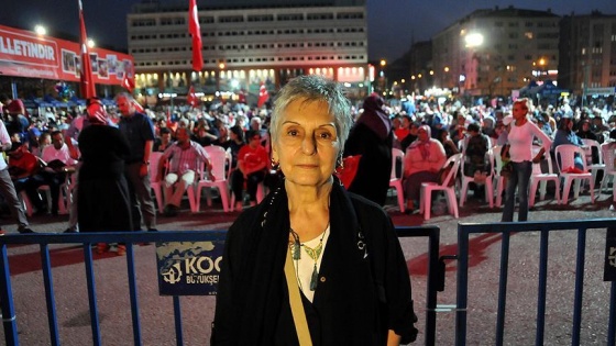 'Dedem Mehmet Akif sanki şu günleri görmüş de yazmış'