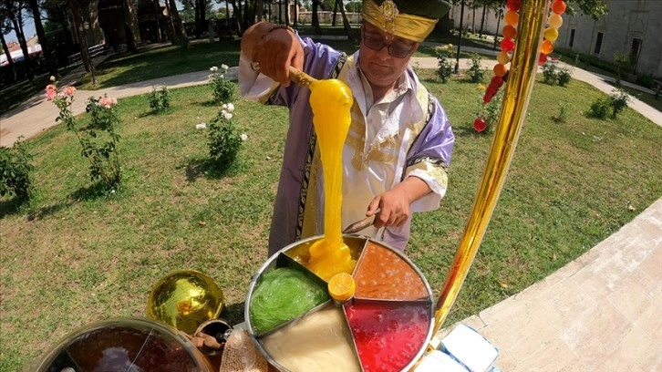 Dedesinden öğrendiği Osmanlı macununu tarihi müzede ziyaretçilerle buluşturuyor