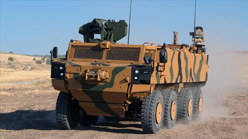 IDEF'teki tarihi geçit töreninin öncüsü PARS İZCİ, güvenlik güçleri için bir ilk