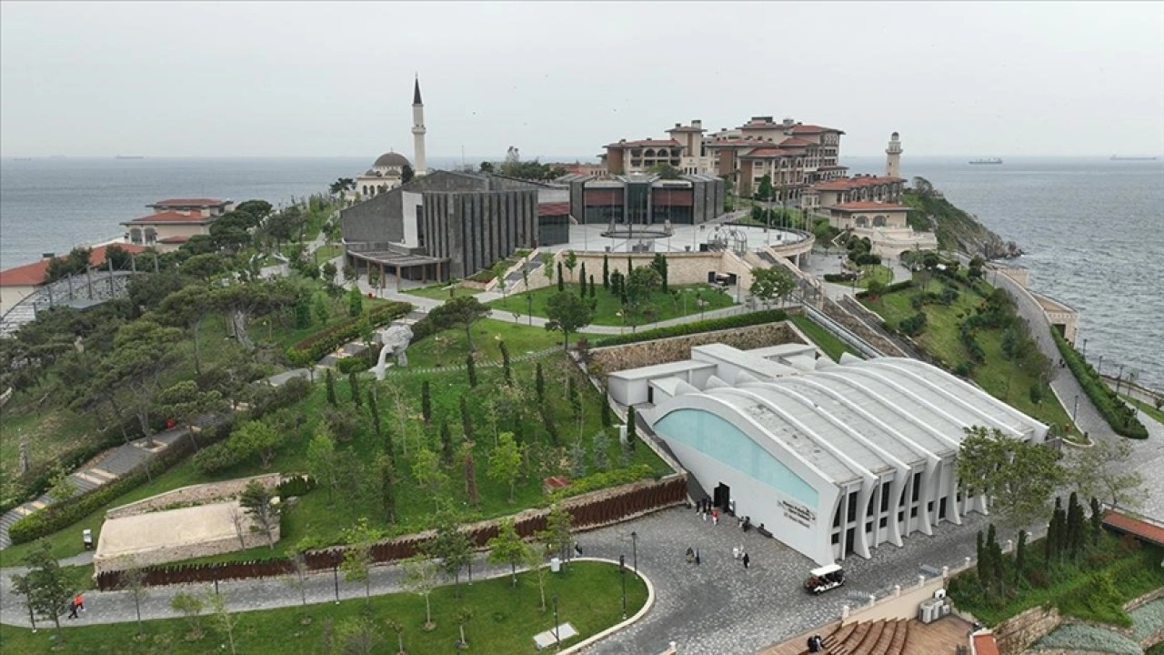 Demokrasi ve Özgürlükler Adası, tarihin karanlık dönemine ışık tutuyor