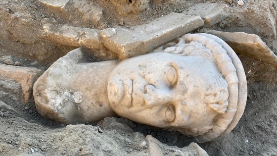 Denizli'deki Laodikya Antik Kenti'nde 2 bin yıllık rahip başı heykeli bulundu
