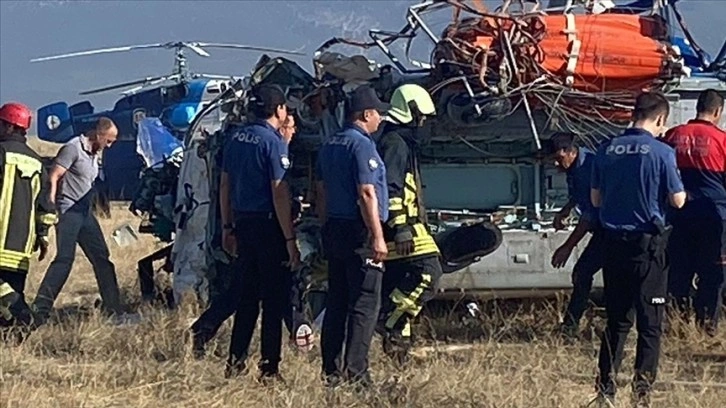 Denizli'de yangın söndürme helikopteri düştü