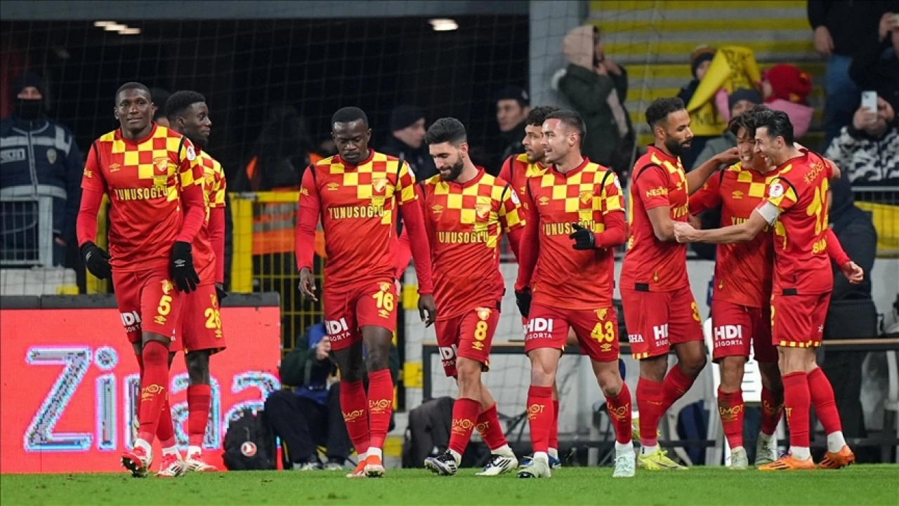 Deplasmanda 3 maç kazanabilen Göztepe, evindeki performansıyla ligi 8. sırada bitirdi