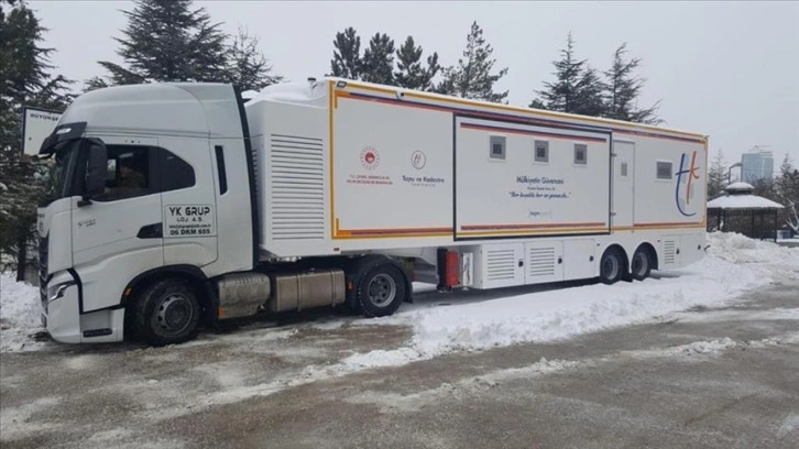 Deprem bölgelerinde tapu işlemleri mobil tırda yapılıyor