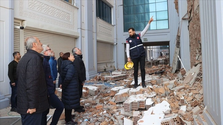 Deprem bölgesinde çalışan gönüllü 