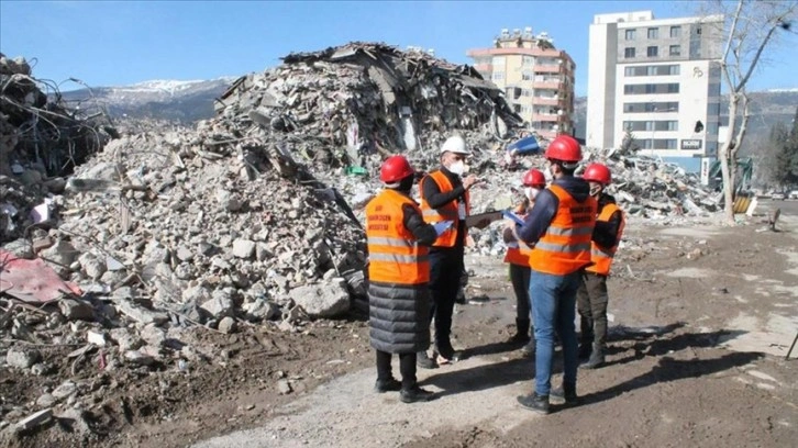 Deprem bölgesinde çalışma yapan akademisyenler 