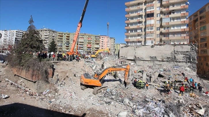 Depremde 77 kişinin öldüğü binanın inşasında elverişsiz malzeme kullanılmış