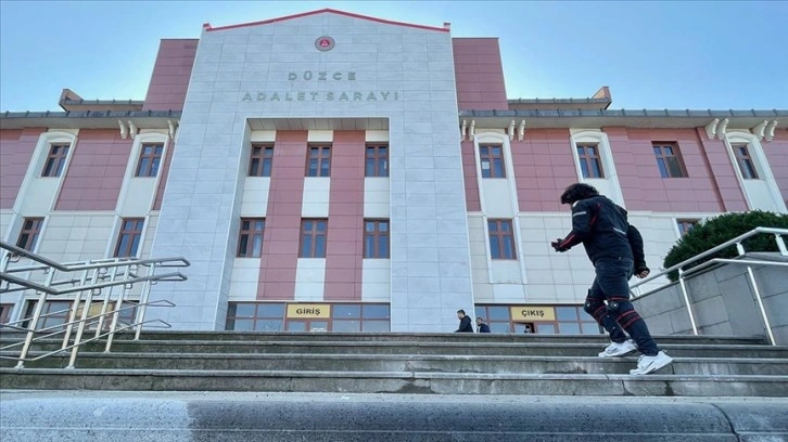 Depremde dış cephesi zarar gören Düzce Adliyesindeki tadilat bitti