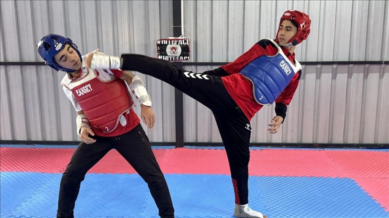 Depremde kaybettiği babası için çıktığı tatamide başarıdan başarıya koşuyor