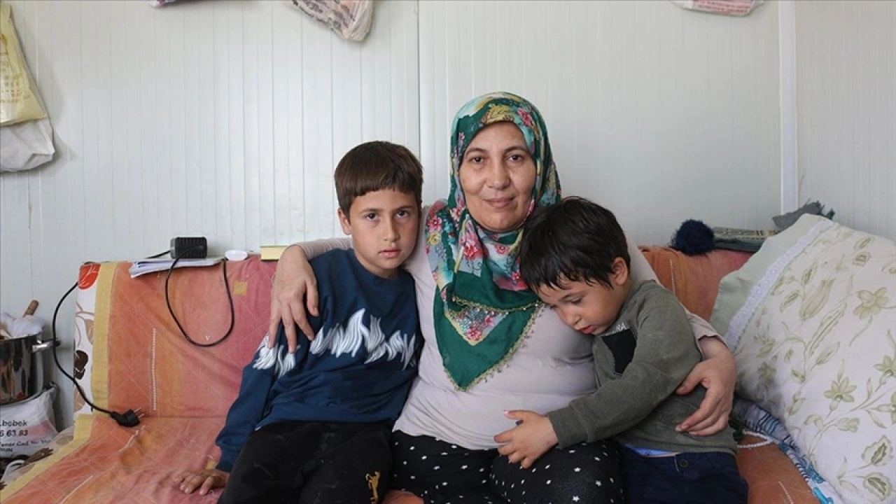 Depremde sağ bacağını kaybeden anne, iki çocuğu için hayata sımsıkı sarıldı
