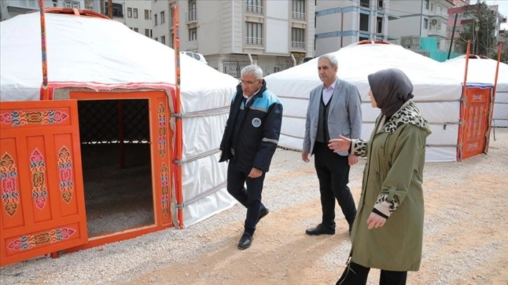 Depremden etkilenen kadın belediye çalışanları için 10 otağı kuruldu