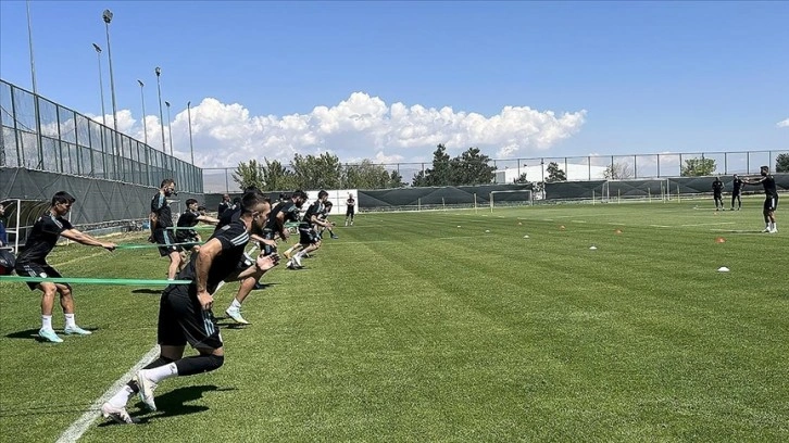 Depremlerde stadı zarar gören Erzurumspor FK, saha sorunu yaşamak istemiyor