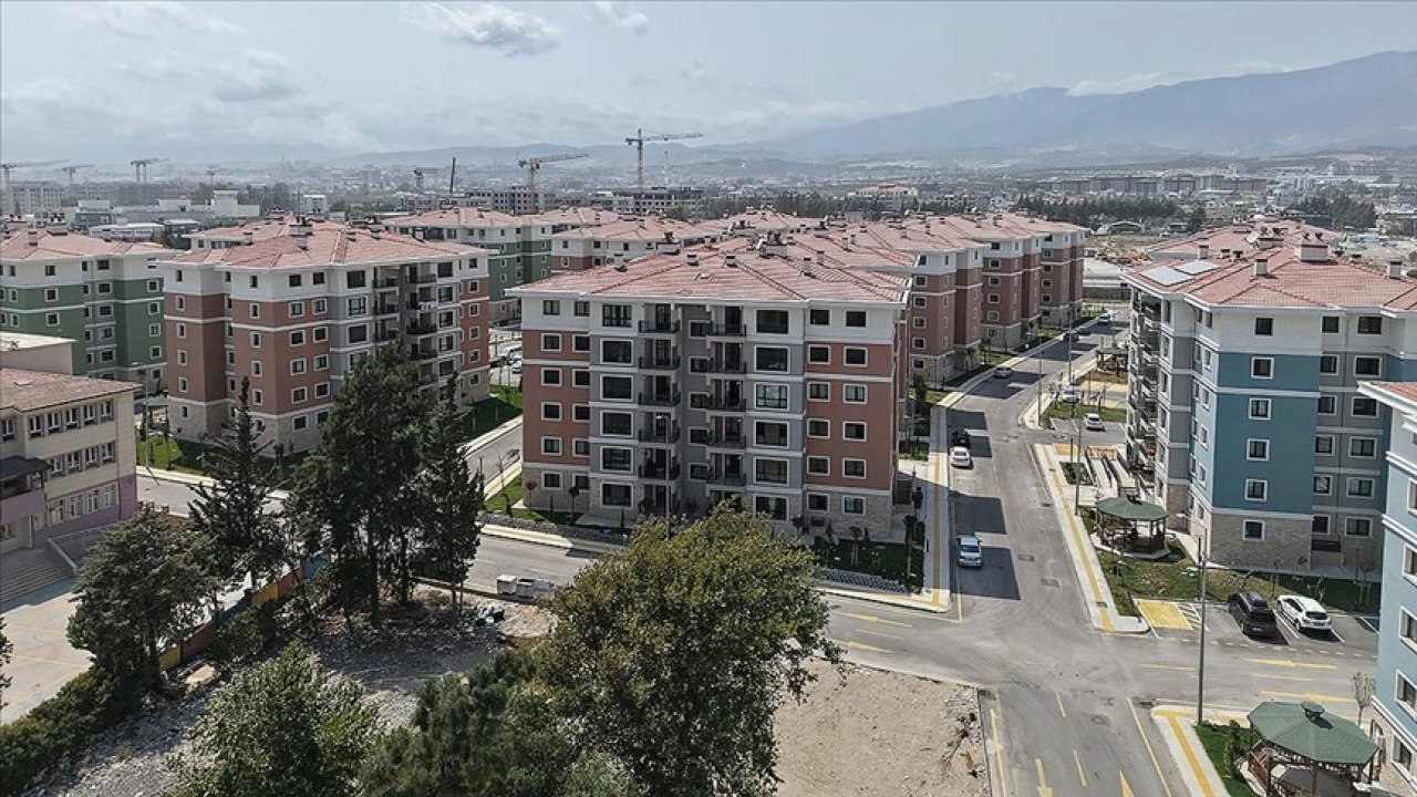 Depremlerde yıkımın simgesi olan "600 Evler Sitesi'nde yaşam yeniden başladı