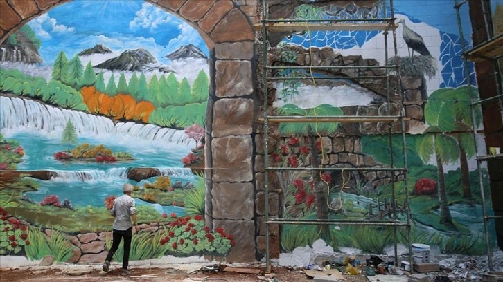 Depremlerden etkilenen İskenderun'da duvarlara ressam dokunuşu