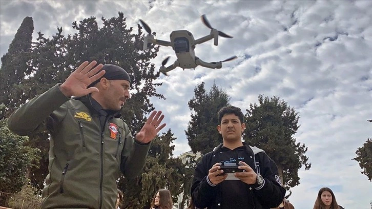 Depremzede 30 öğrenci ilk kez dron kullanmanın heyecanını yaşadı