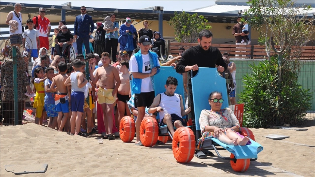 Depremzede gençler ve aileleri Mersin'deki kampta hem spor hem tatil yaptı