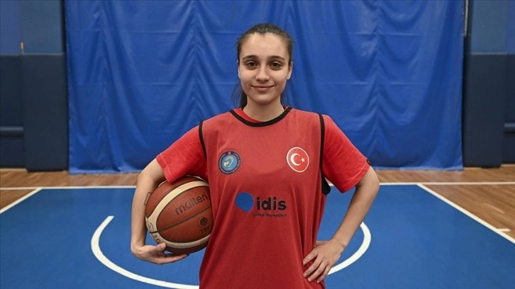 Depremzede işitme engelli kadın basketbolcunun milli takıma çağrılma heyecanı