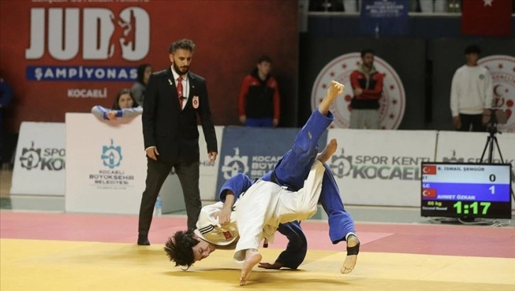 Depremzede judo hakemi, 