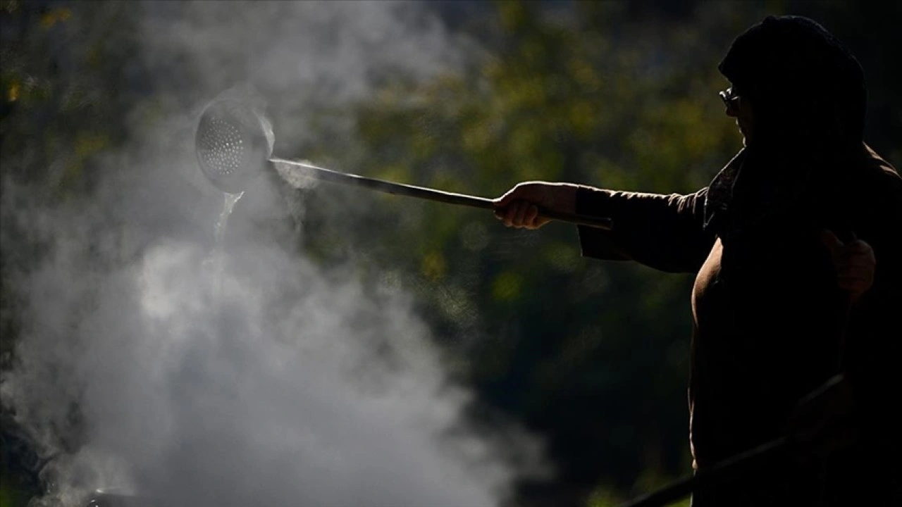 Devlet desteğiyle şeker kamışı eken kadın girişimci yılda 1 ton pekmez üretiyor