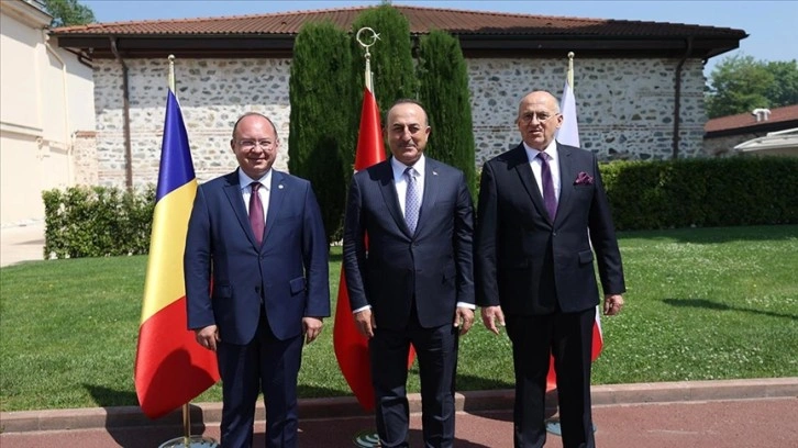 Dışişleri Bakan Çavuşoğlu, Romen ve Polonyalı mevkidaşlarıyla bir araya geldi